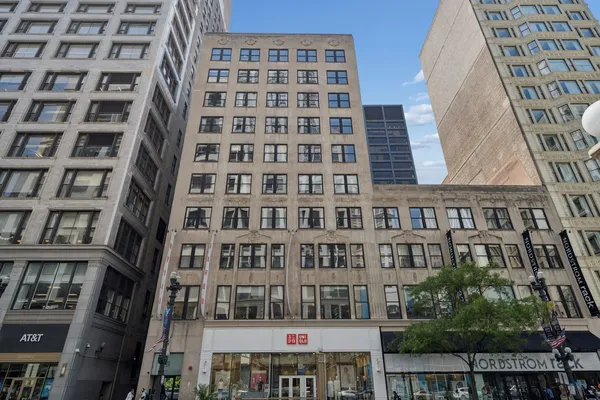 $475,000 | 20 North State Street, Unit 410, Chicago, IL 60602
