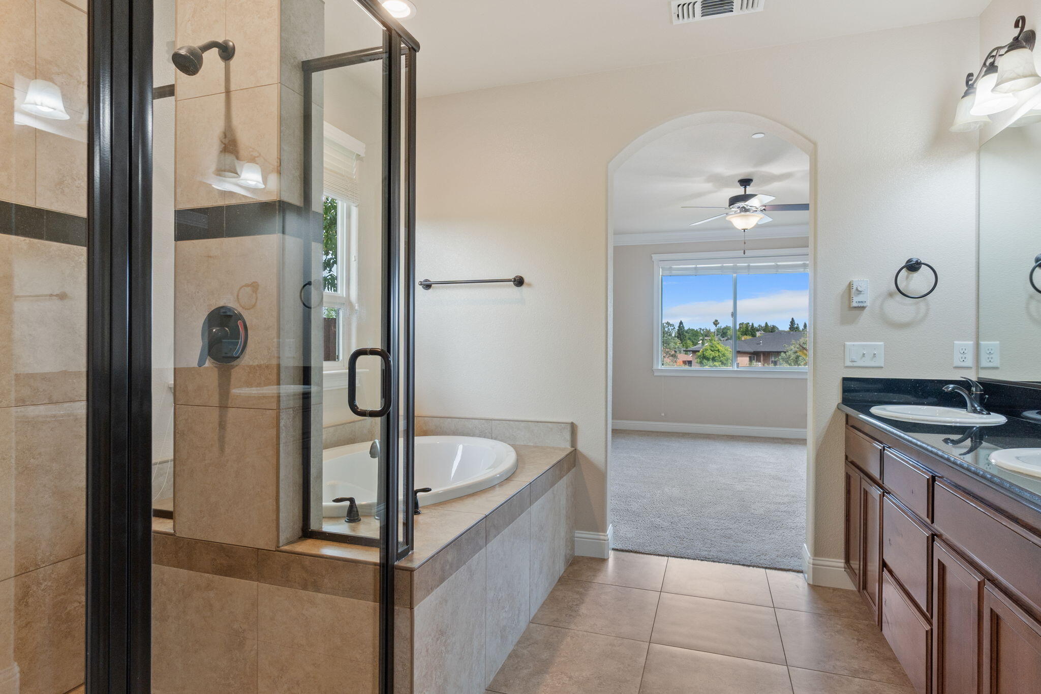 372 Stinson Loop Redding, CA 96003 - Photo 28 of 79 Bathroom