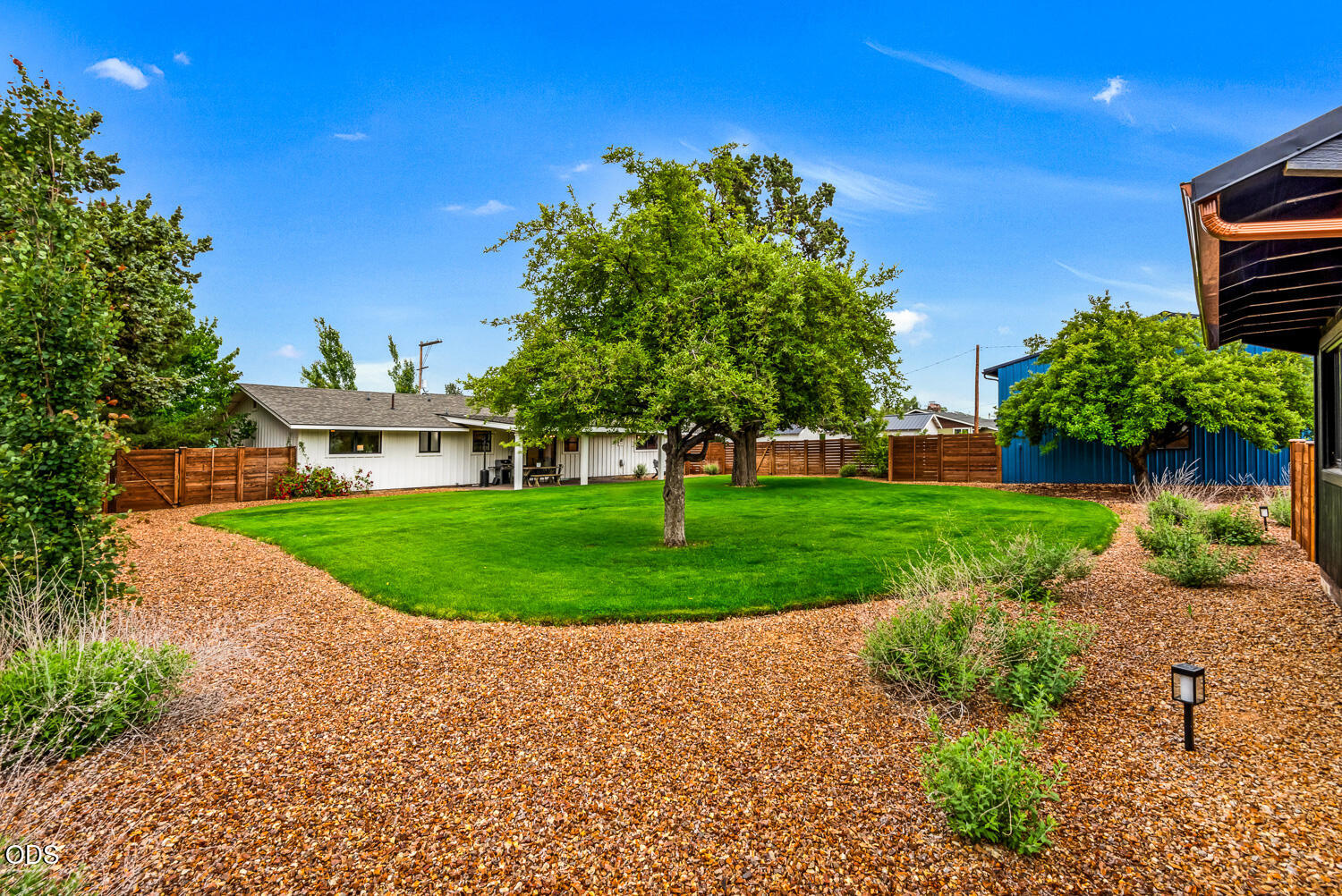 1971 Southwest 23rd Street Redmond, OR 97756 - Photo 45 of 47