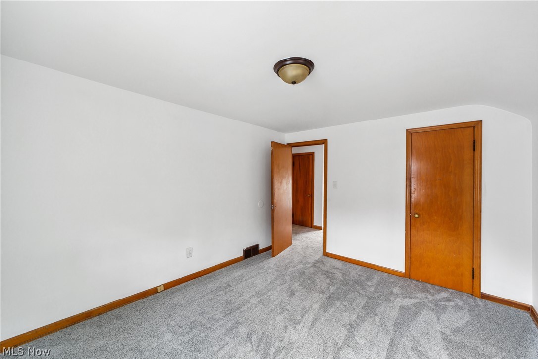 1655 Lyndhurst Road Cleveland, OH 44124 - Photo 16 of 30
