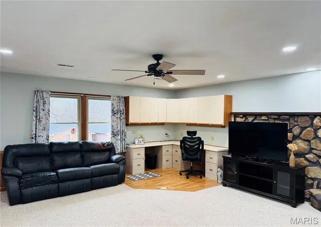 $259,000 | 2 Oak Ridge Pond Road, Hannibal, MO 63401