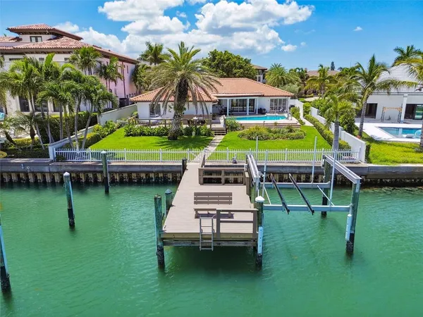 $2,299,000 | 205 Harrison Avenue, Belleair Beach, FL 33786