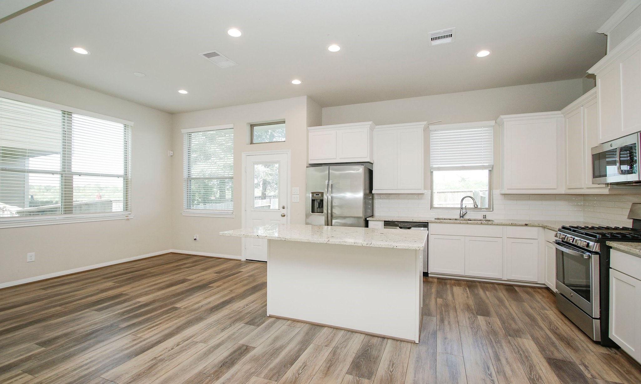 239 Biltmore Loop Montgomery, TX 77316 - Photo 19 of 40