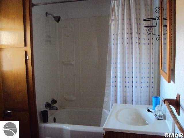 5141 South Baldwin Road Ithaca, MI 48847 - Photo 14 of 25 1769219-13.JPG