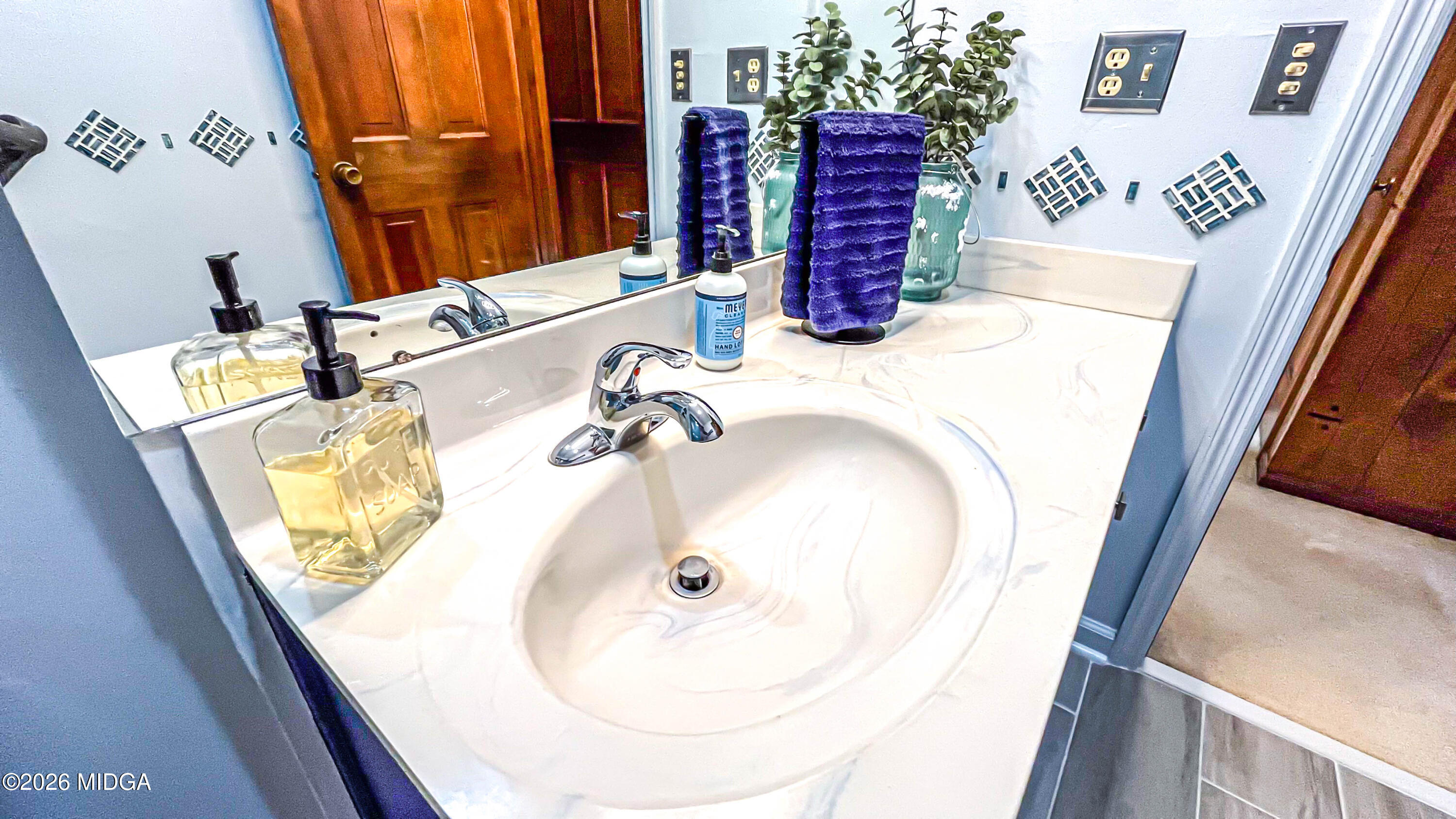 523 Fredonia Church Road Barnesville, GA 30204 - Photo 61 of 78 a bathroom with a tub sink and mirror