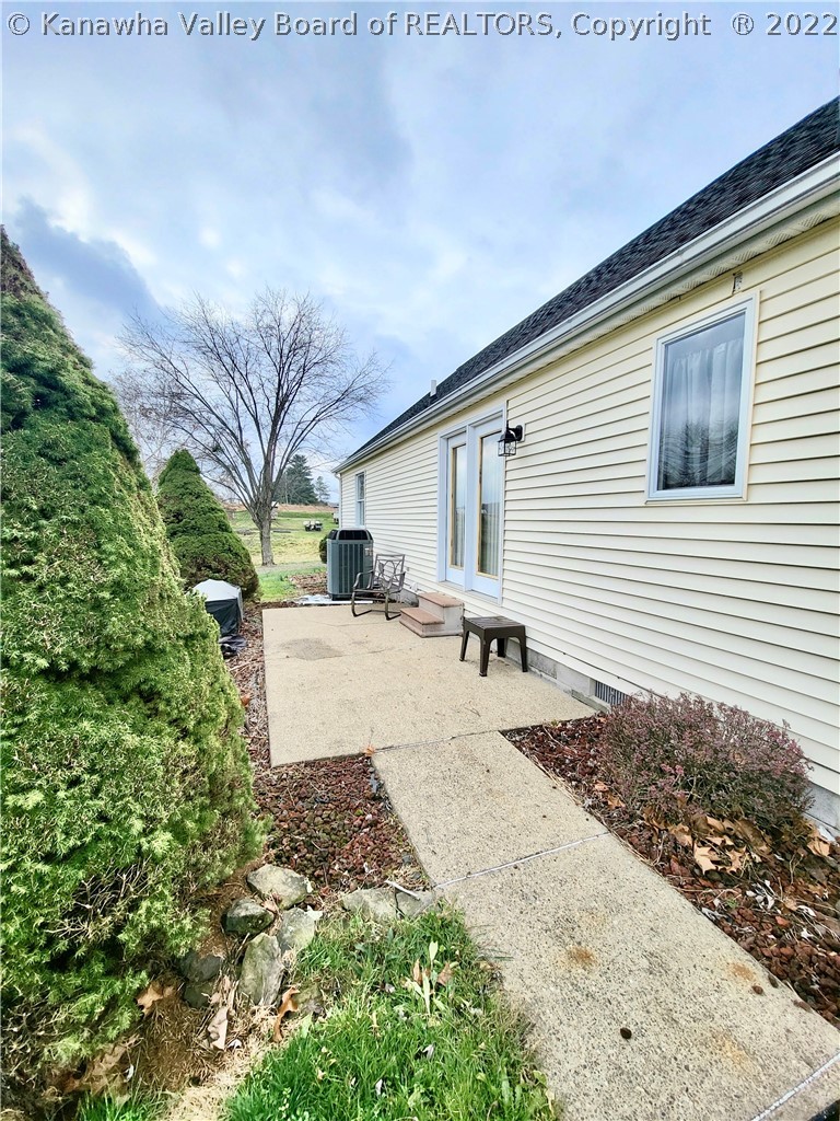810 Gibbstown Road Letart, WV 25253 - Photo 5 of 22 Gallery Image 5