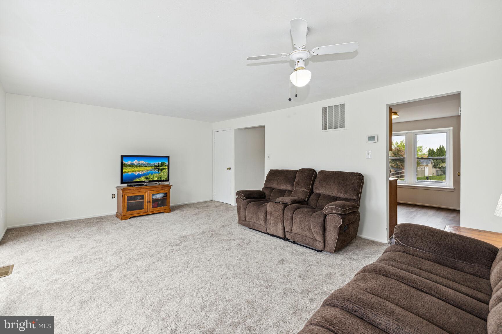 757 Young Way Westminster, MD 21158 - Photo 5 of 30 Family room