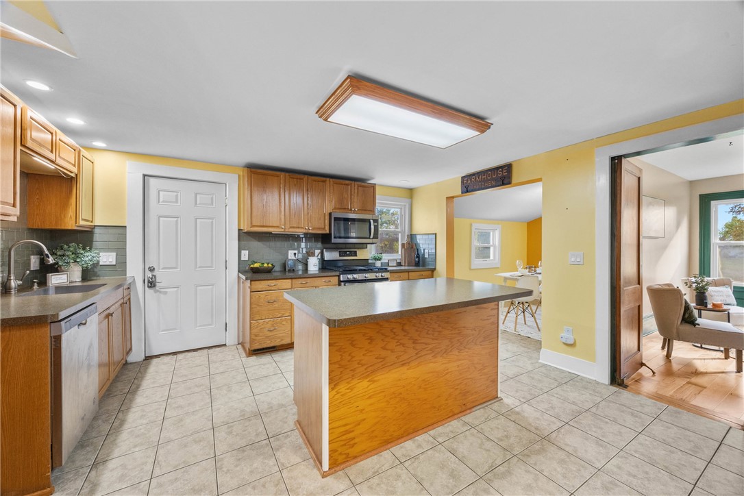 5750 East Henrietta Road Rush, NY 14543 - Photo 5 of 49 Breakfast Bar/ Island