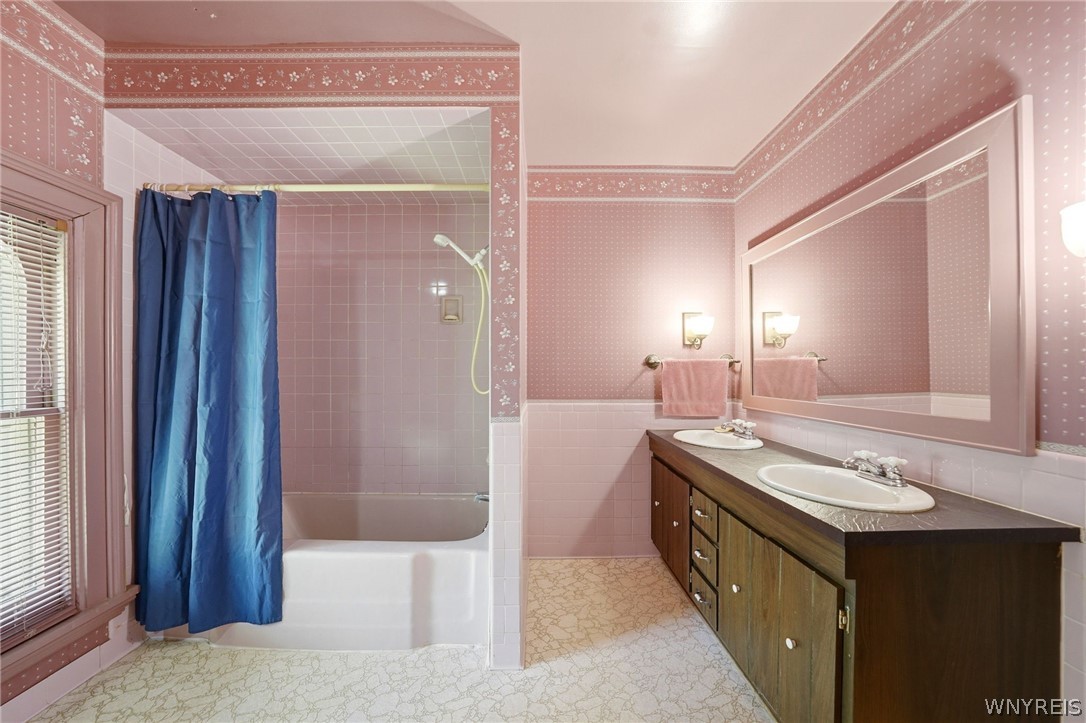 11431 Hanover Road Hanover, NY 14062 - Photo 32 of 38 Second floor bathroom
