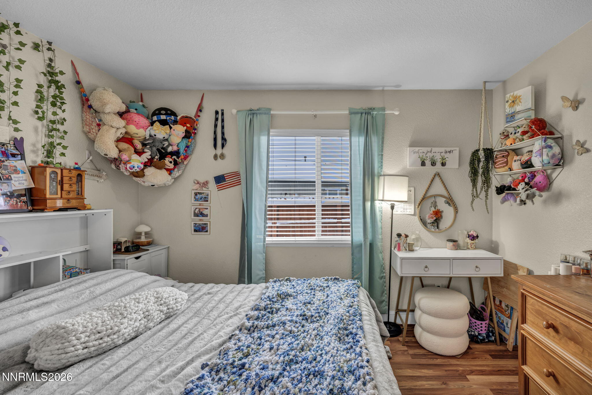 18270 Cedar View Court Reno, NV 89508 - Photo 25 of 48 a bedroom with a bed and dresser