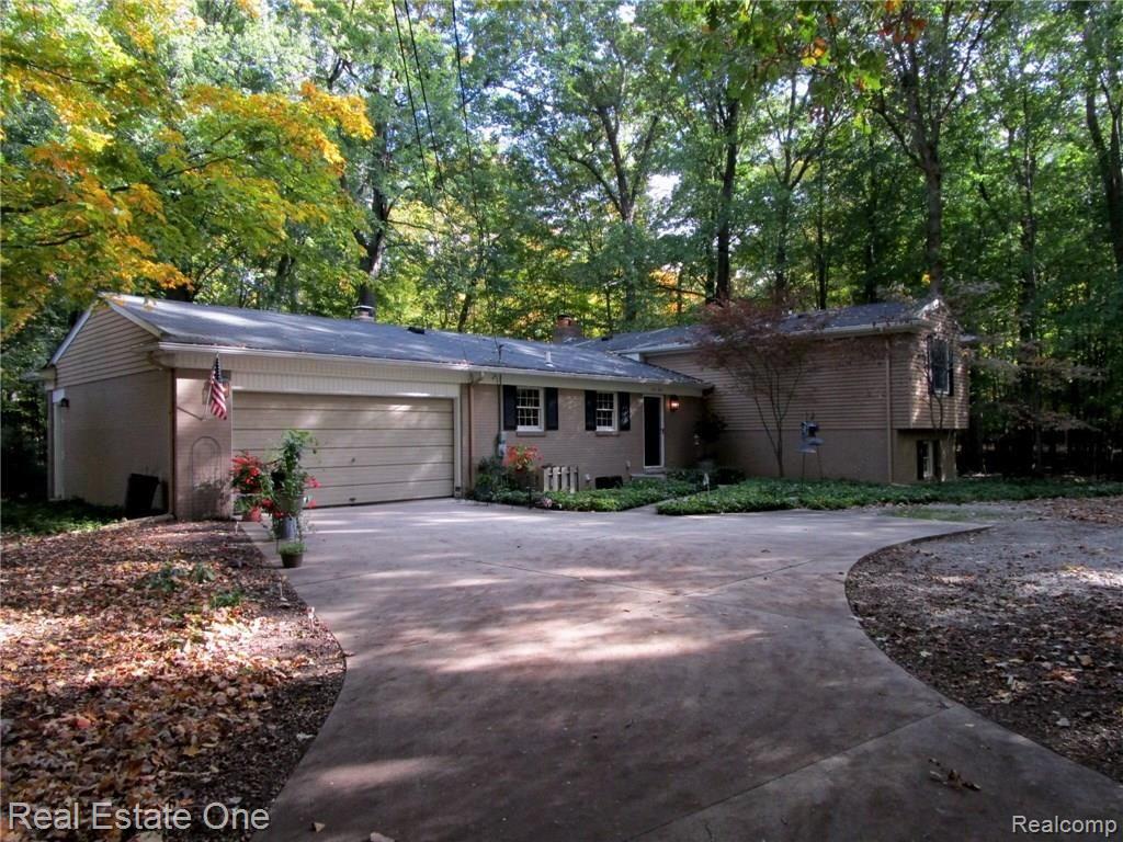 19209 Meridian Road Grosse Ile, MI 48138 - Photo 1 of 38 IMG_0576.jpg
