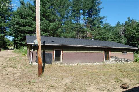 6777 Caine Road Vassar, MI 48768 - Photo 4 of 10 20132331-3.JPG