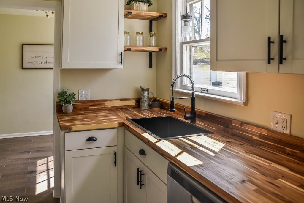 1144 Piermont Road Cleveland, OH 44121 - Photo 4 of 28 Kitchen