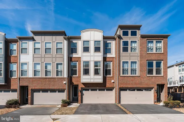 $3,500 | 42506 Dogwood Glen Square, Sterling, VA 20166