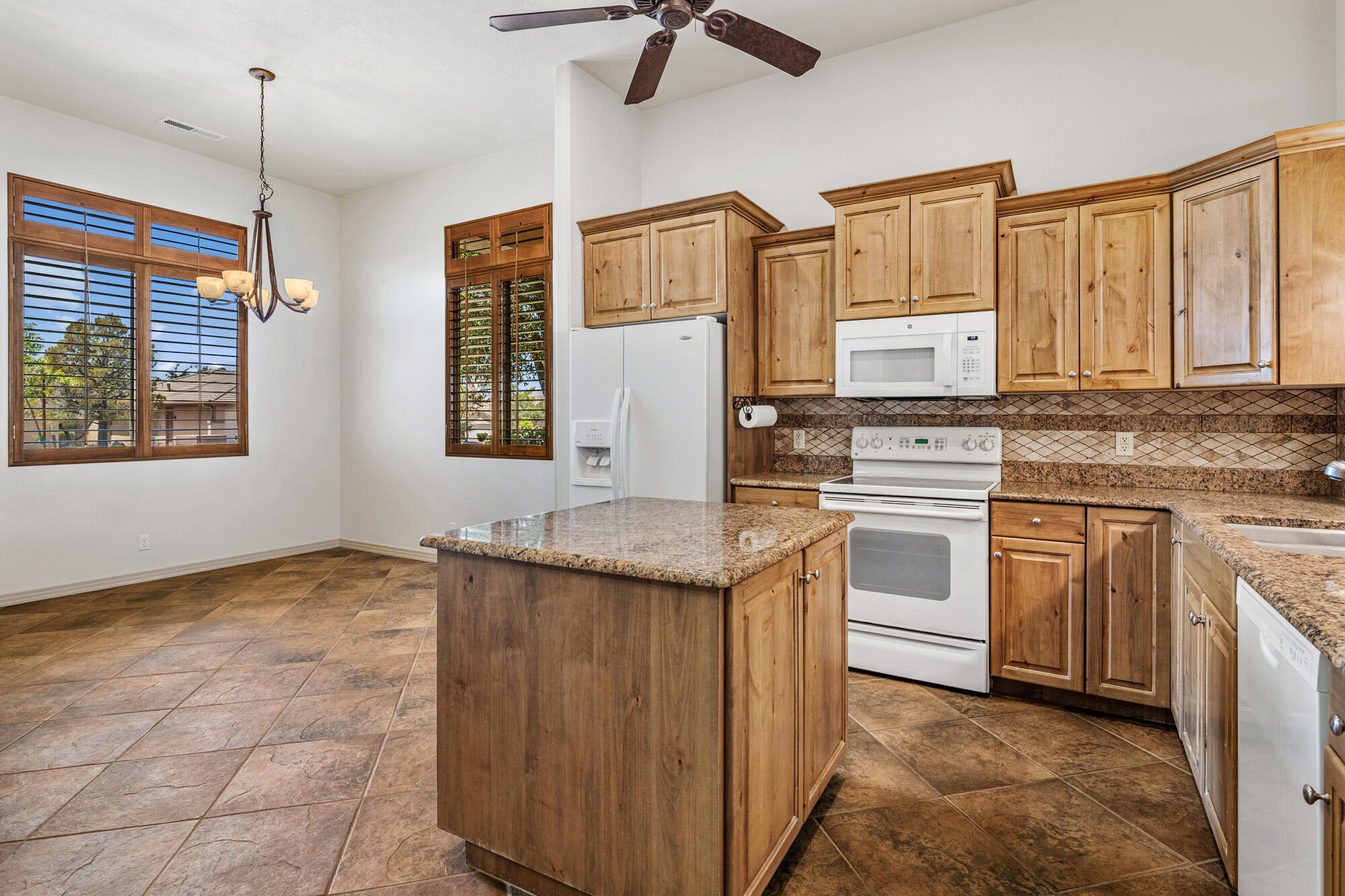 2166 West 1010 North St. George, UT 84770 - Photo 12 of 31 Kitchen
