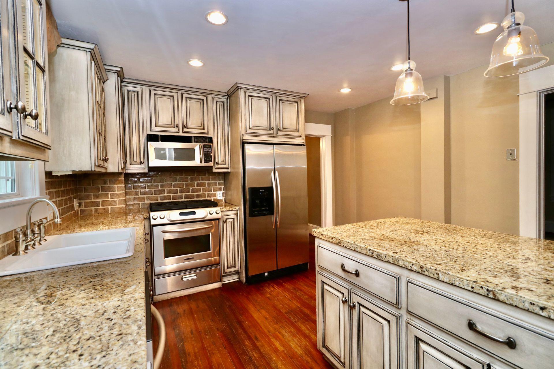 2802 Crystal Spring Avenue Southwest Roanoke, VA 24014 - Photo 13 of 64 Stainless-steel appliances