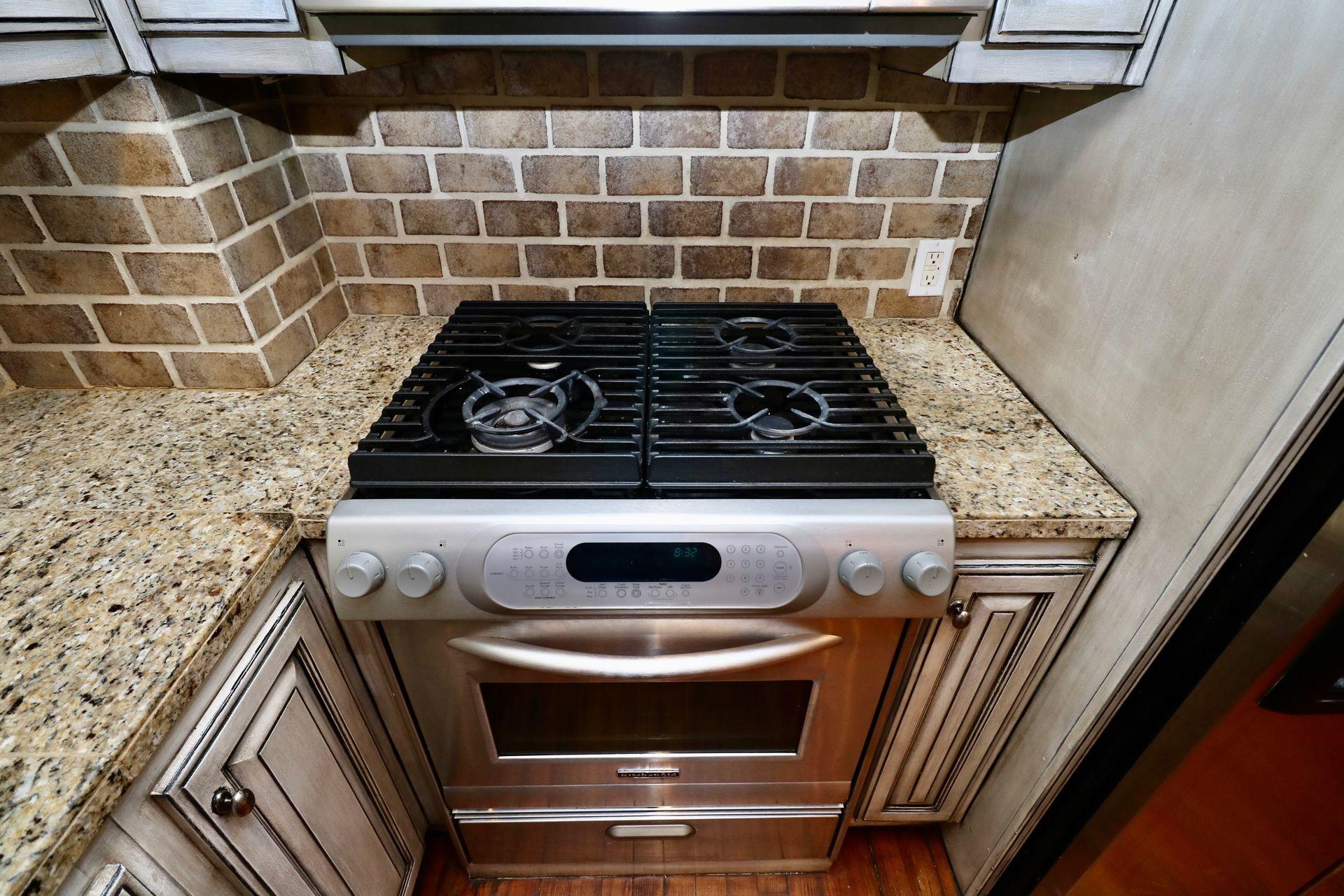 2802 Crystal Spring Avenue Southwest Roanoke, VA 24014 - Photo 17 of 64 Gas Range