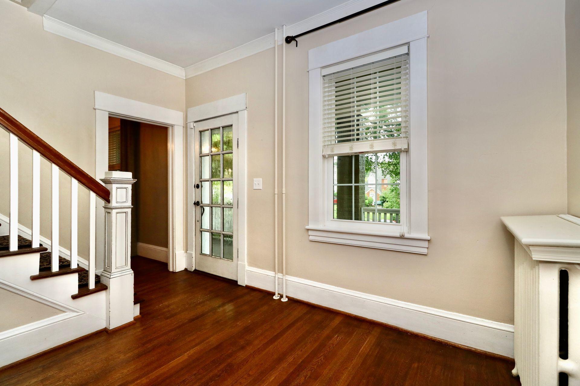 2802 Crystal Spring Avenue Southwest Roanoke, VA 24014 - Photo 5 of 64 Entry
