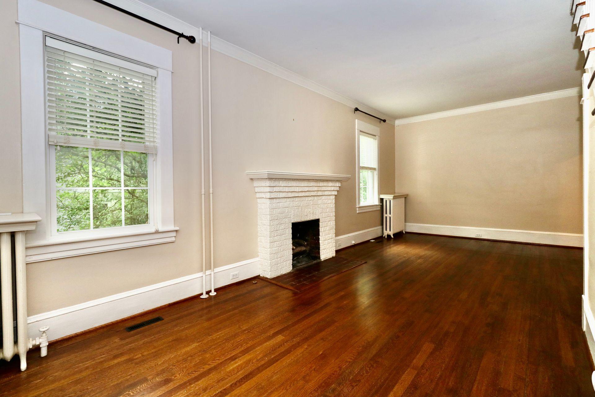 2802 Crystal Spring Avenue Southwest Roanoke, VA 24014 - Photo 6 of 64 Living Room