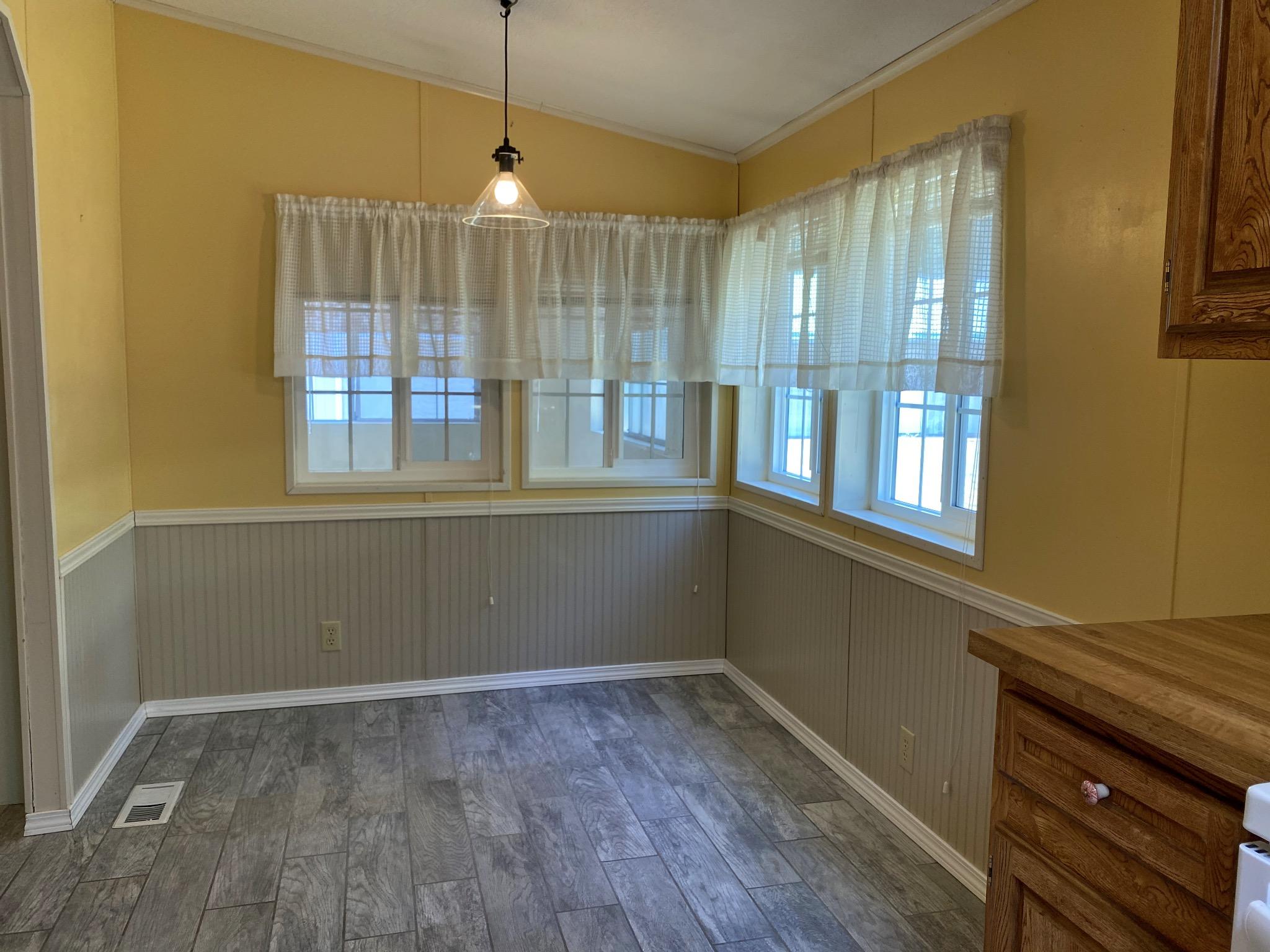 52055 Read Loop La Pine, OR 97739 - Photo 7 of 36 Breakfast Nook
