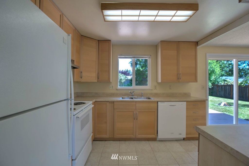 12224 Southeast 165th Street Renton, WA 98058 - Photo 6 of 20 Gallery Image 6