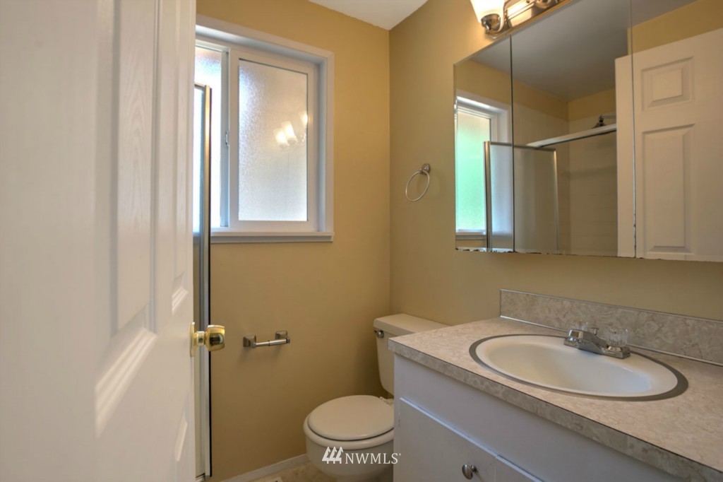 12224 Southeast 165th Street Renton, WA 98058 - Photo 10 of 20 Gallery Image 10