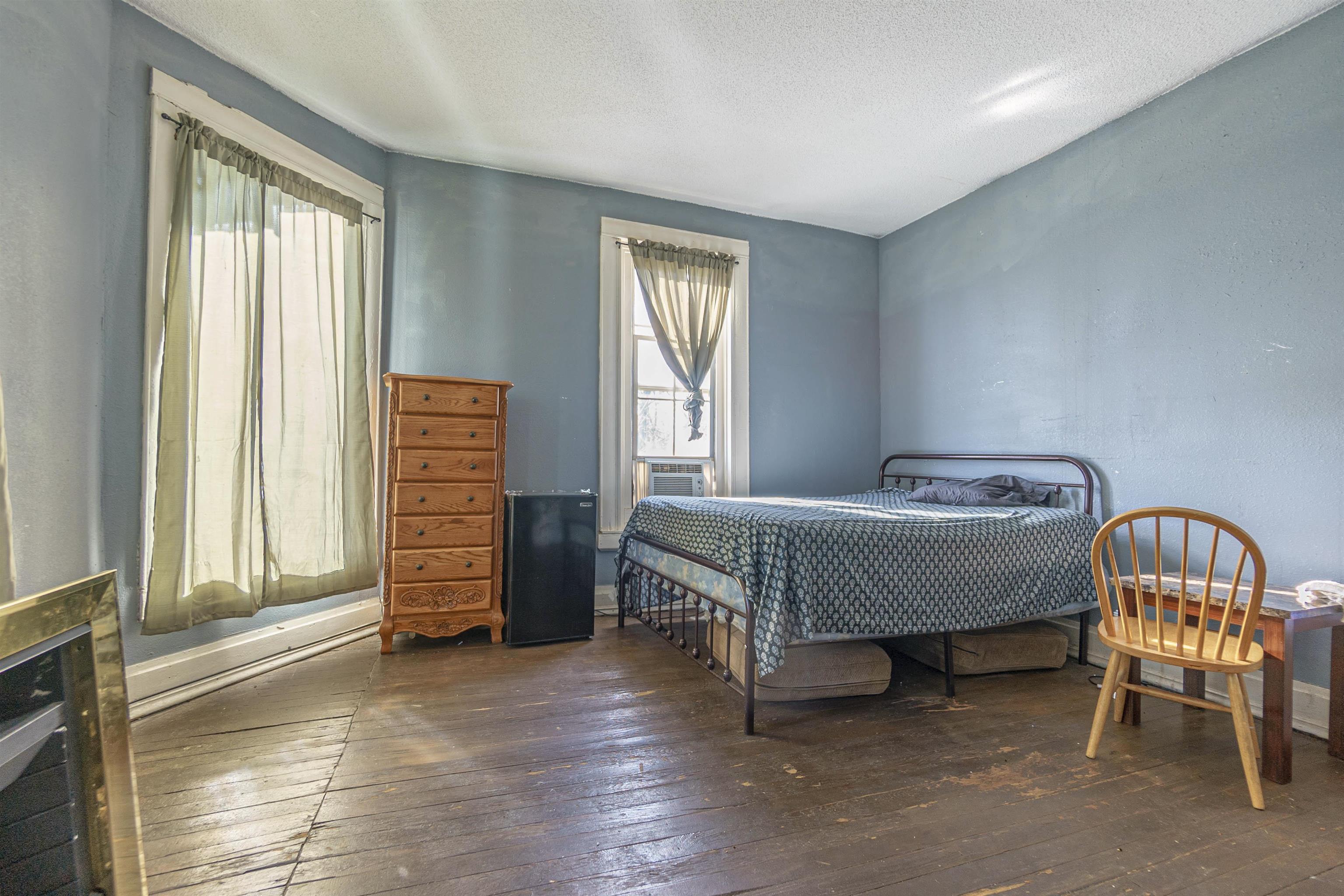 488 Laclede Avenue Memphis, TN 38126 - Photo 10 of 10 a bedroom with a bed and a window