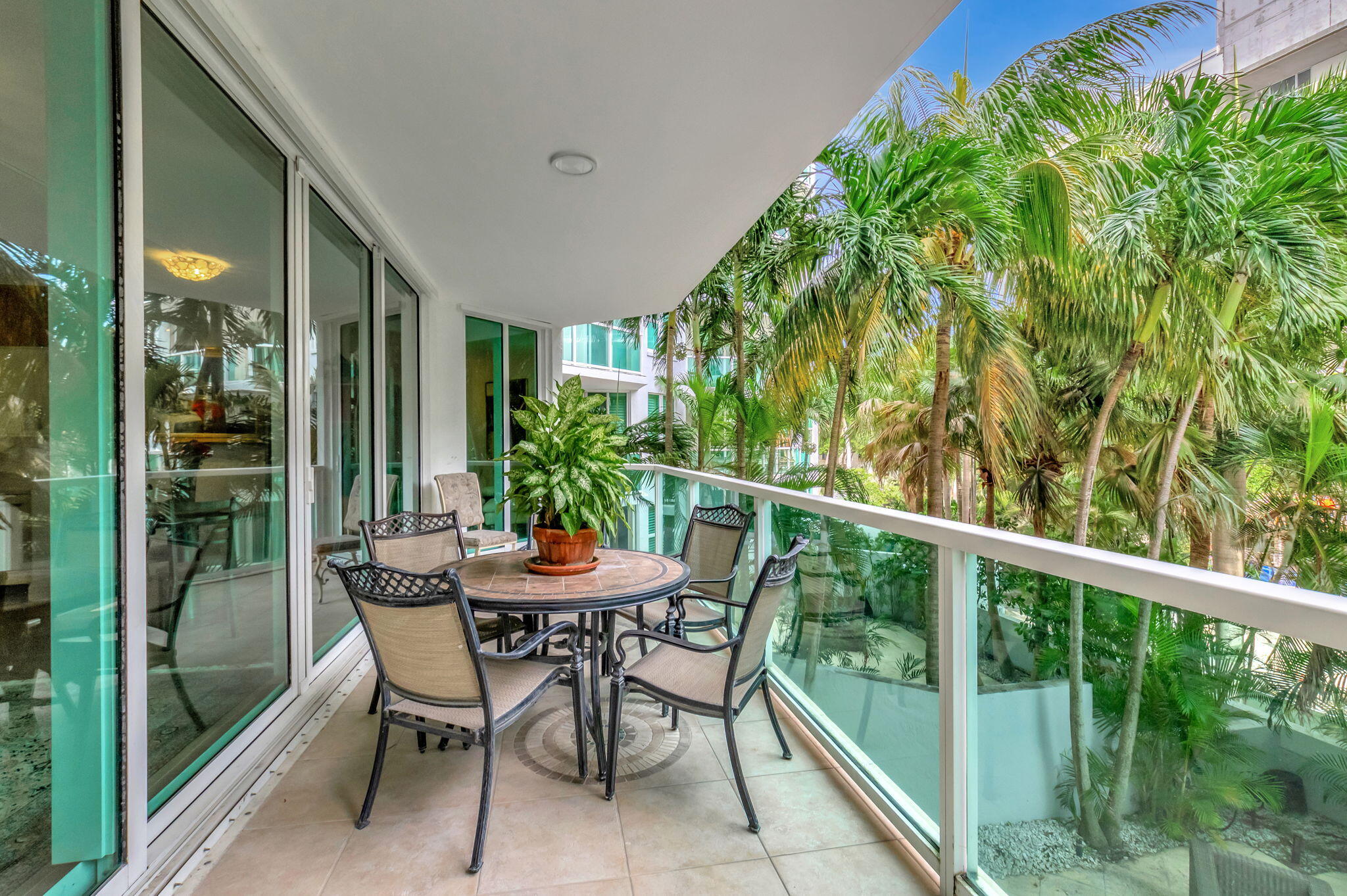 500 Southeast Mizner Boulevard, Unit A202 Boca Raton, FL 33432 - Photo 22 of 37 a view of a outdoor seating area