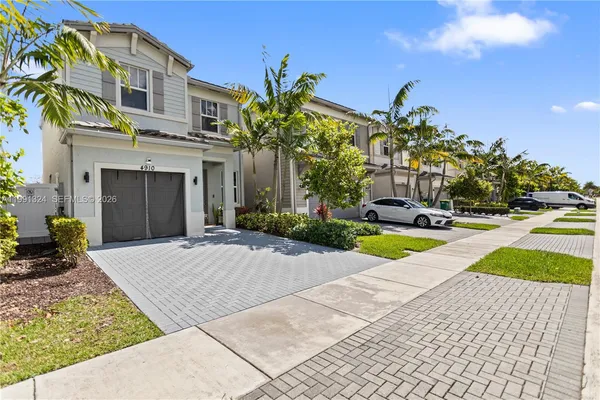 $550,000 | 4910 Northwest 48th Terrace, Tamarac, FL 33319