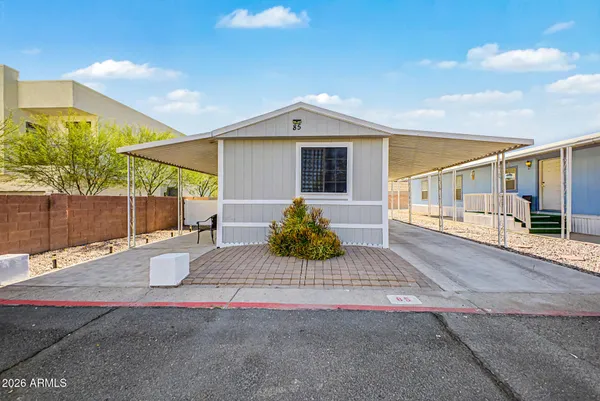 a view of a house with backyard