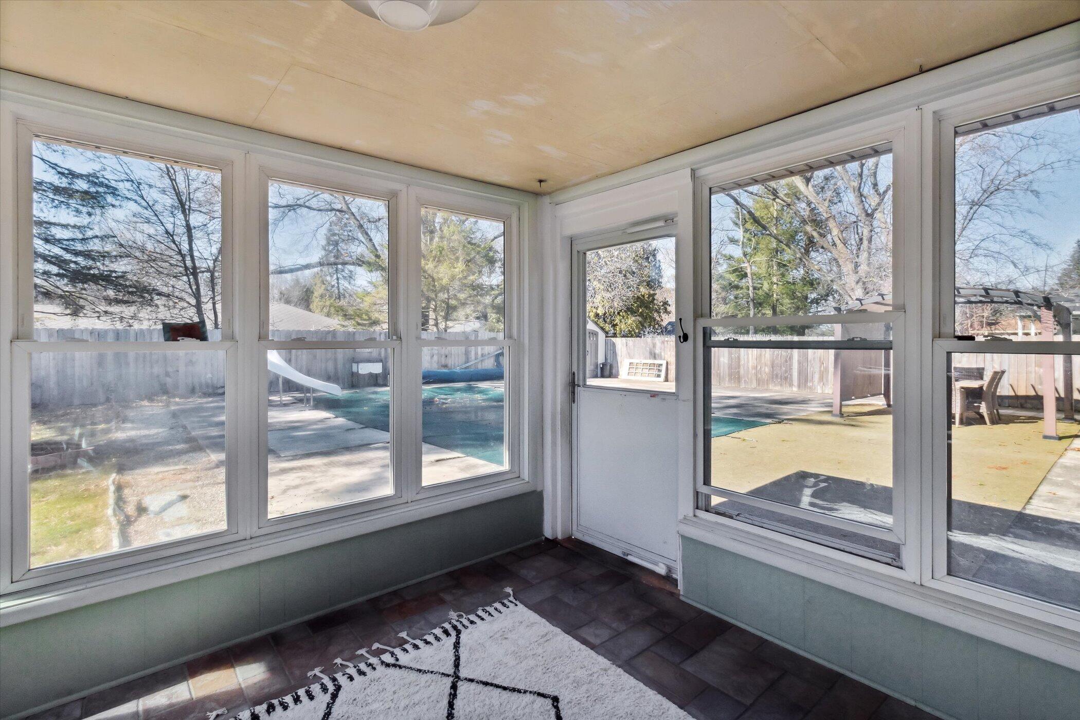 2616 Ferdon Road Kalamazoo, MI 49008 - Photo 13 of 36 42-2616-Ferdon-Rd-Kalamazoo-MI-49008-Win