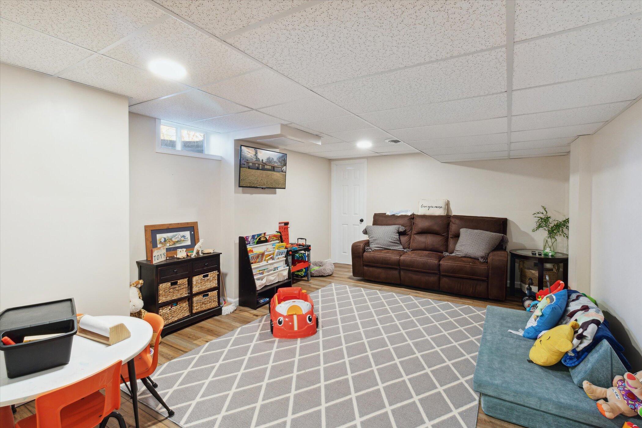 2616 Ferdon Road Kalamazoo, MI 49008 - Photo 24 of 36 35-2616-Ferdon-Rd-Kalamazoo-MI-49008-Win