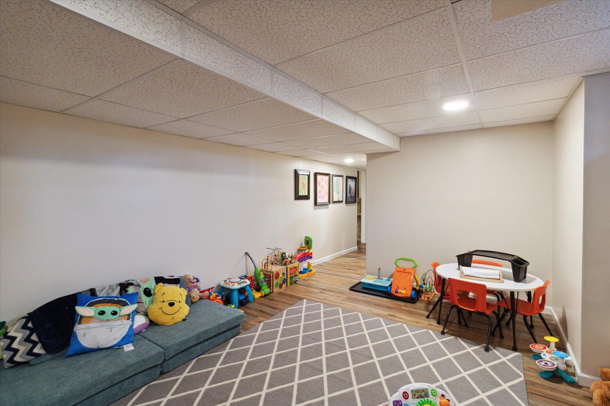 2616 Ferdon Road Kalamazoo, MI 49008 - Photo 25 of 36 36-2616-Ferdon-Rd-Kalamazoo-MI-49008-Win