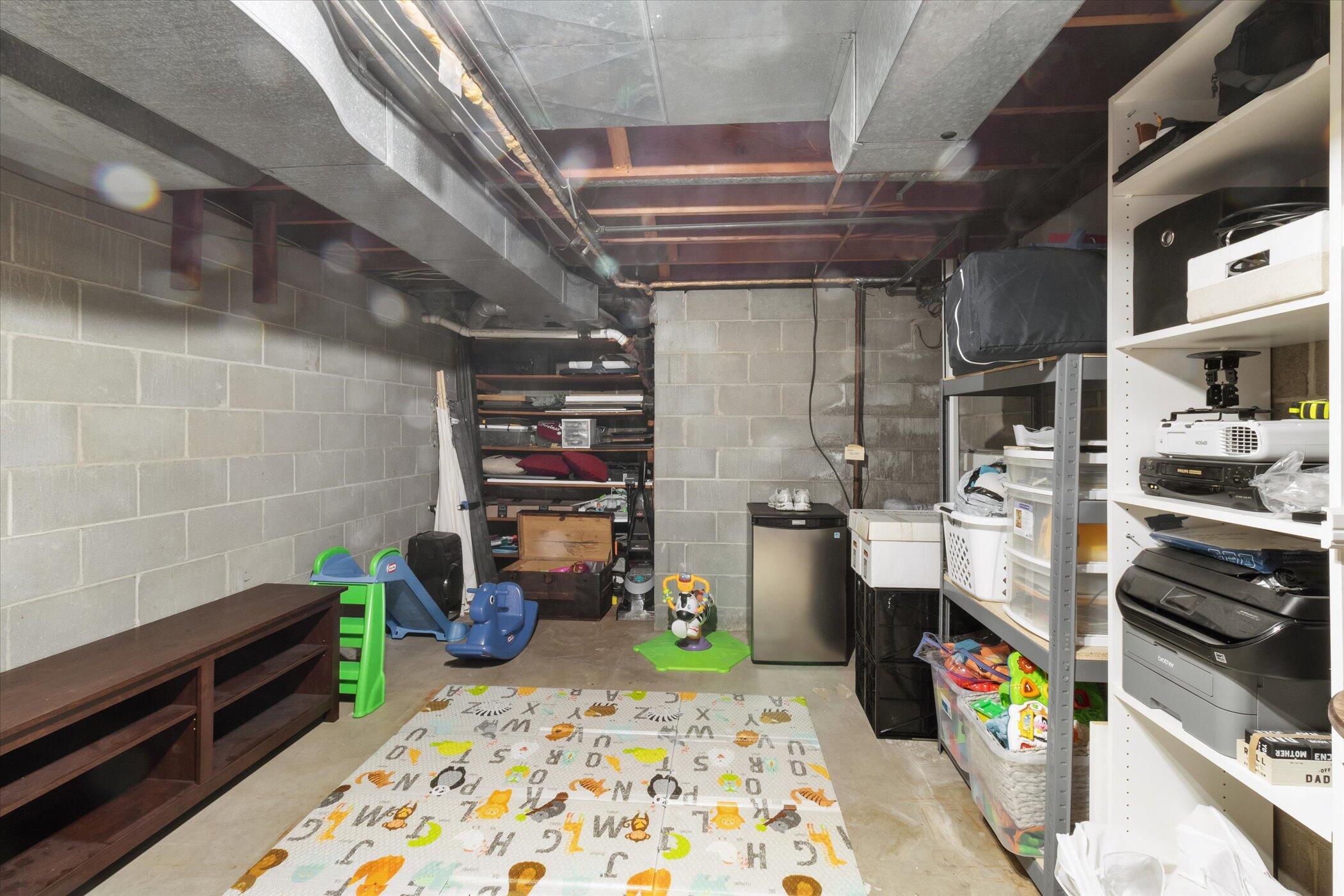 2616 Ferdon Road Kalamazoo, MI 49008 - Photo 27 of 36 37-2616-Ferdon-Rd-Kalamazoo-MI-49008-Win
