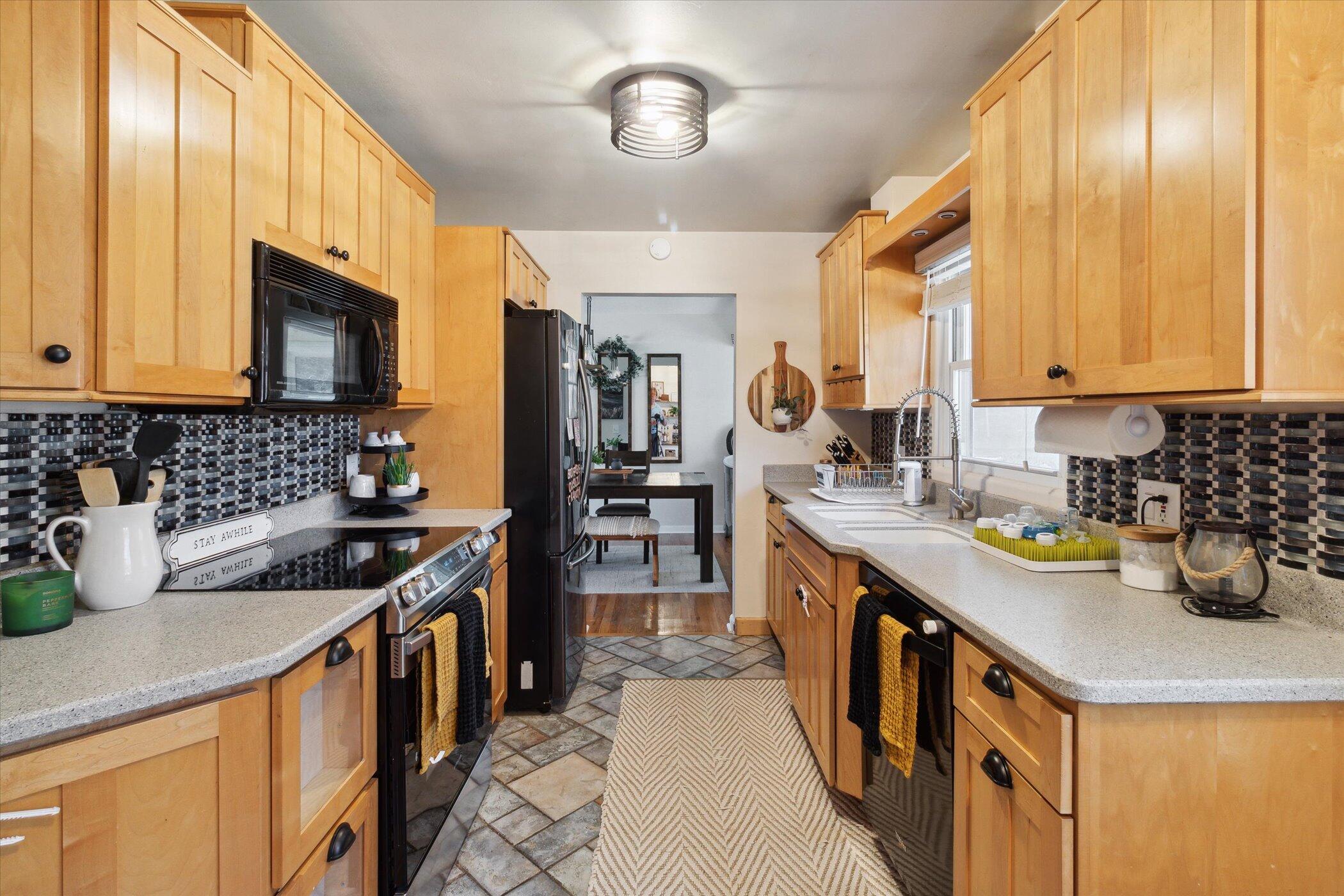 2616 Ferdon Road Kalamazoo, MI 49008 - Photo 9 of 36 14-2616-Ferdon-Rd-Kalamazoo-MI-49008-Win