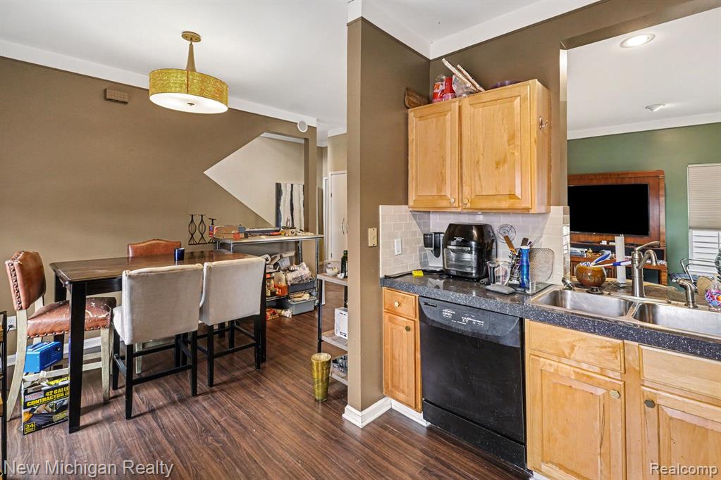 2666 Crooks Road Royal Oak, MI 48073 - Photo 7 of 26