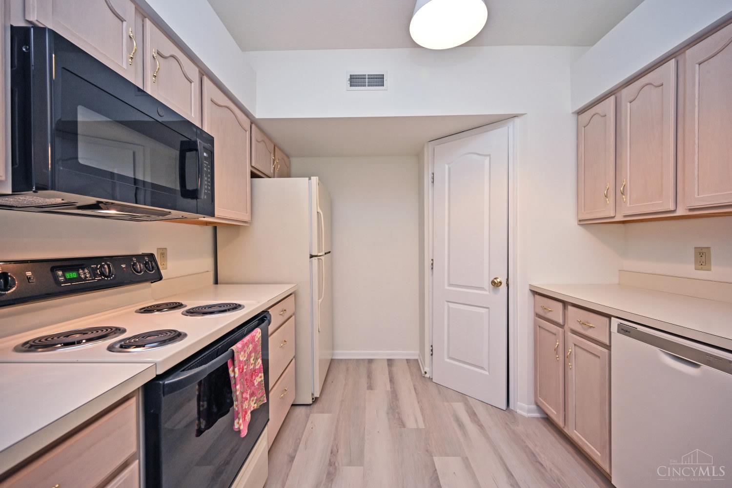 7905 Ramble View, Unit 301 Cincinnati, OH 45231 - Photo 15 of 44