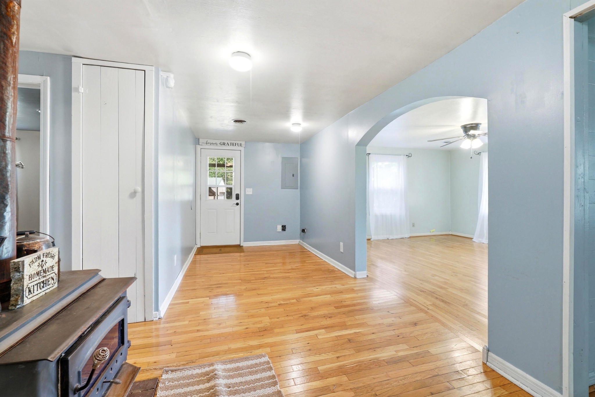 6471 Highway 161 Springfield, TN 37172 - Photo 14 of 57 a view of a livingroom with wooden floor and a bathroom