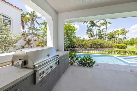 $6,995,000 | 5262 La Gorce Drive, Miami Beach, FL 33140