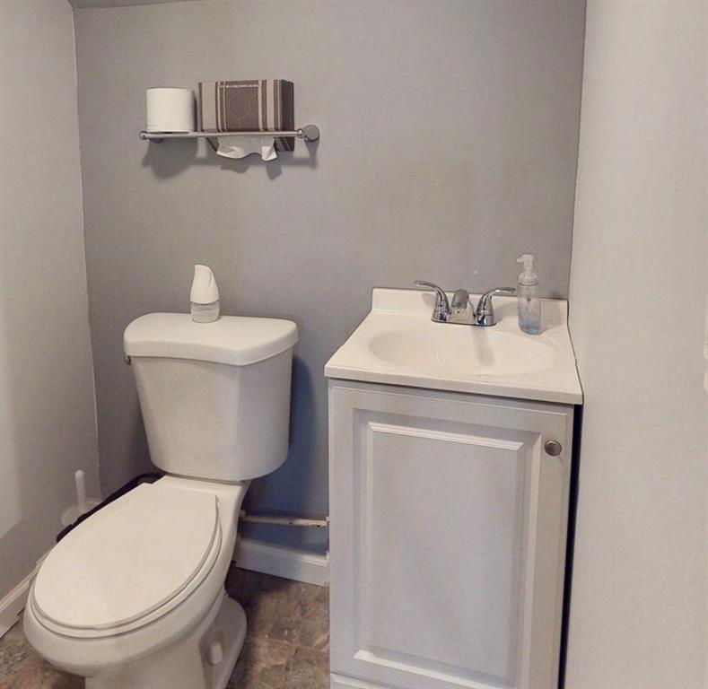 47 Holland Road Pittsburgh, PA 15235 - Photo 22 of 25 Half-Bath - Game Room Level....