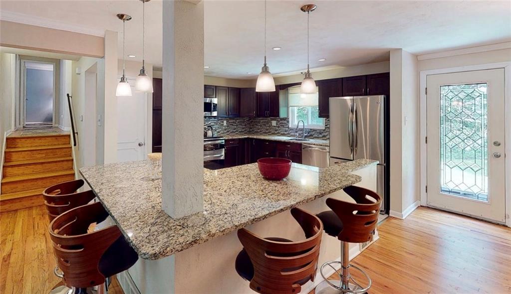 47 Holland Road Pittsburgh, PA 15235 - Photo 8 of 25 Eat-In Kitchen - Pillars, Granite....