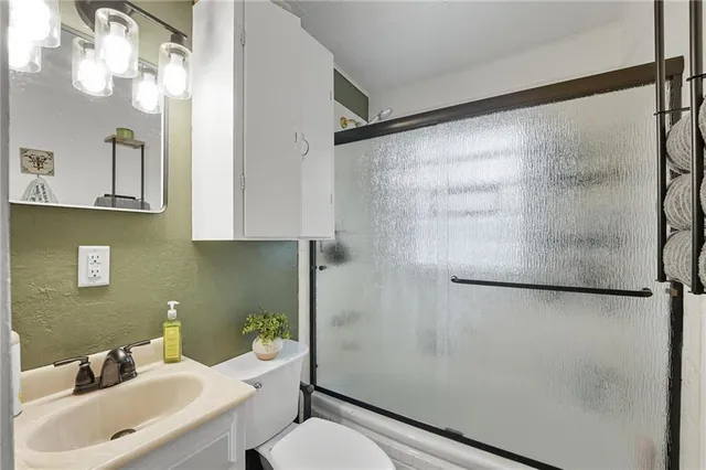 $180,000 | 6800 North Troost Avenue, Gladstone, MO 64118