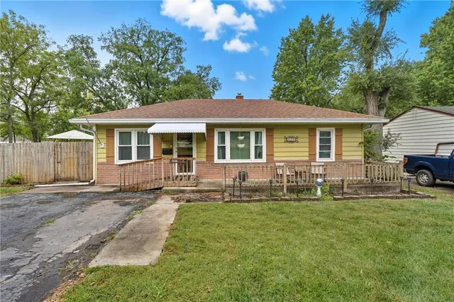 $180,000 | 6800 North Troost Avenue, Gladstone, MO 64118