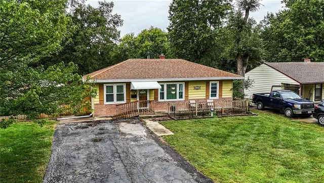 $180,000 | 6800 North Troost Avenue, Gladstone, MO 64118