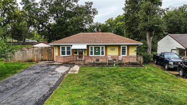 $180,000 | 6800 North Troost Avenue, Gladstone, MO 64118