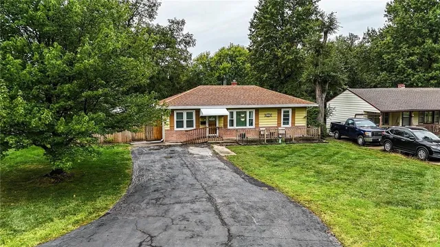 $180,000 | 6800 North Troost Avenue, Gladstone, MO 64118