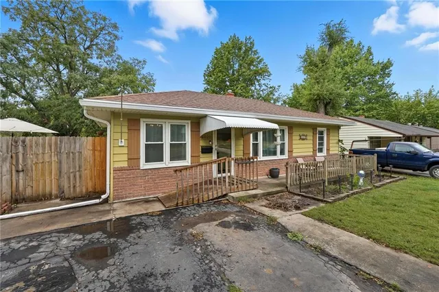 $180,000 | 6800 North Troost Avenue, Gladstone, MO 64118