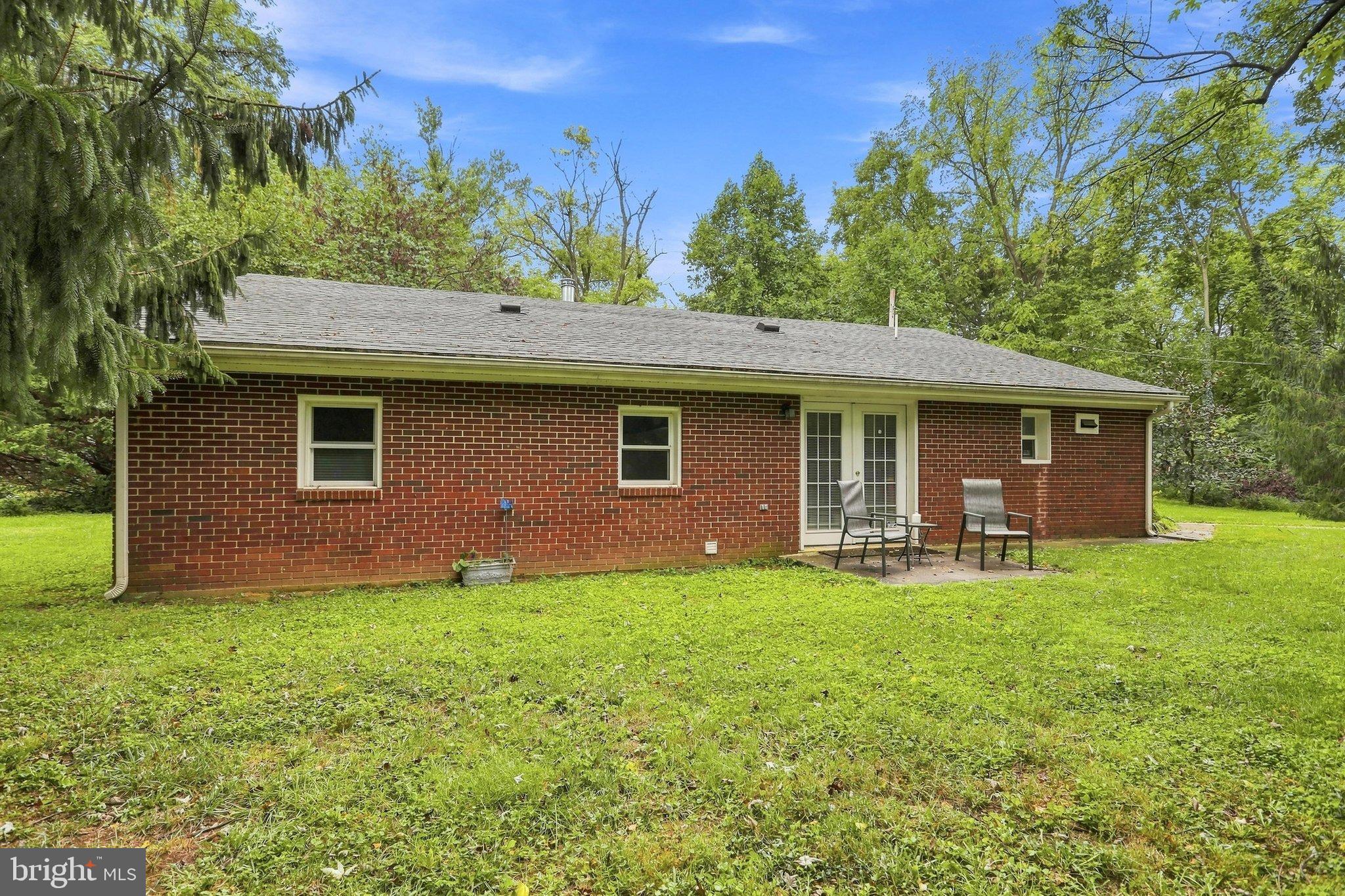 266 Thomson Street Summit Point, WV 25446 - Photo 4 of 51 Gallery Image 4