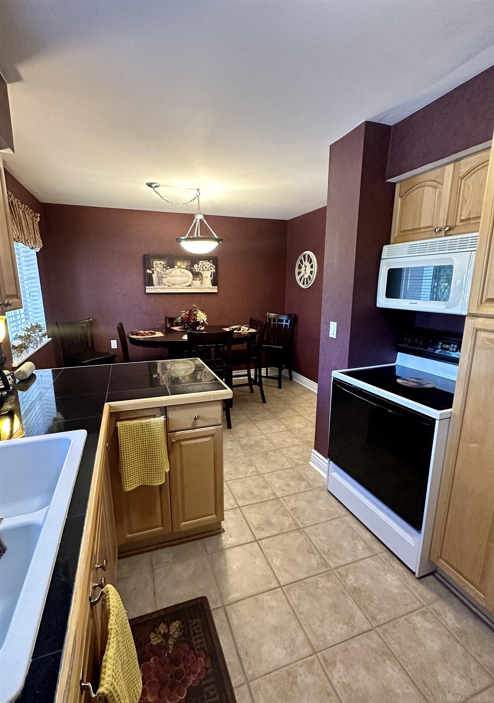 29281 Hayes Road Warren, MI 48088 - Photo 8 of 21 50149122-BD15102E-D659-4A1F-9B43-0260B29399ED.JPG