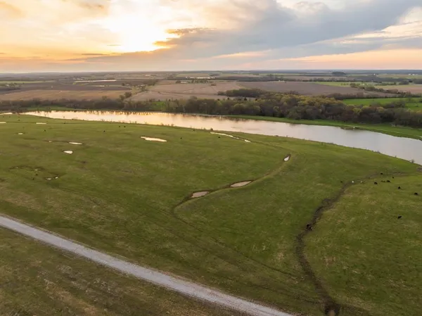 $16,975,000 | Northwest State Rte J Route, Amsterdam, MO 64723